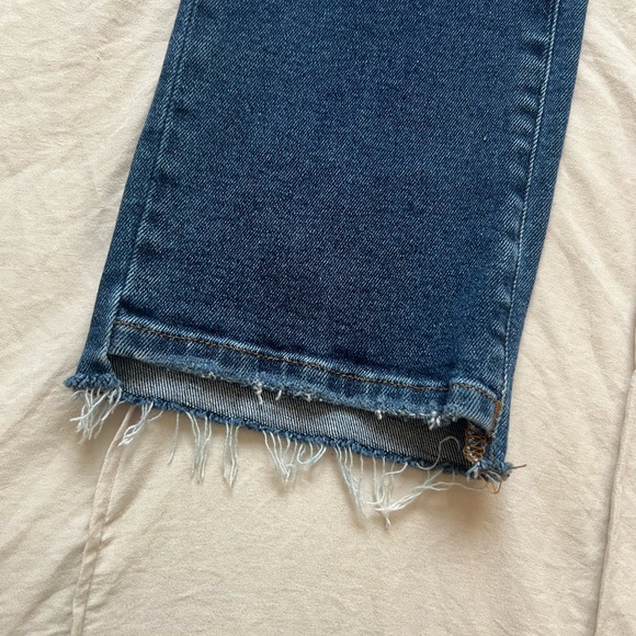 Good American GOOD LEGS STRAIGHT JEANS - Picture 3 of 4